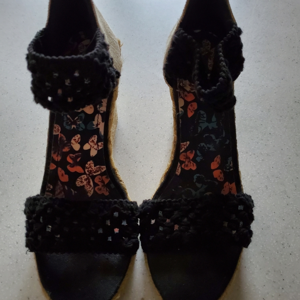 Ladies wedge pump